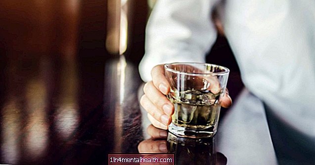 Alkohol mempromosikan penyakit dengan mengubah bakteria mulut