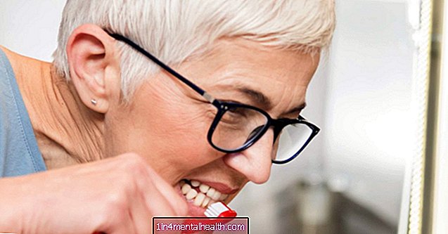 بيروكسيد الهيدروجين لتبييض الأسنان: ماذا تعرف - طب الأسنان