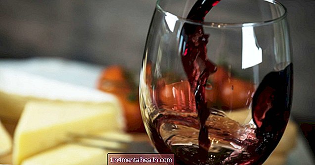 Treceți peste vină: vinul roșu vă poate proteja sănătatea bucală