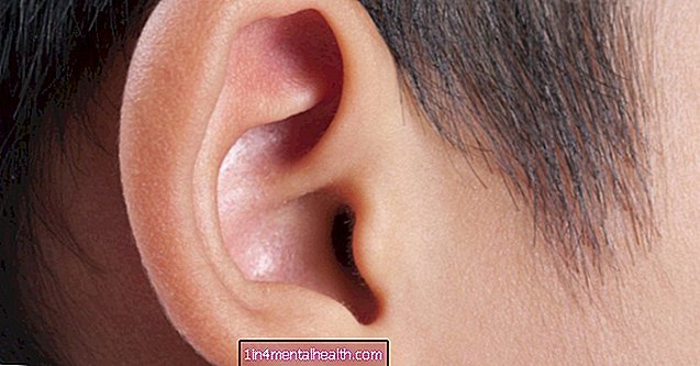 Jak se zbavíte černých teček v uších?