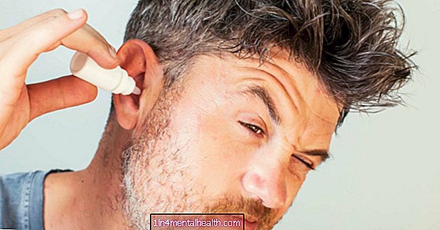 過酸化水素はどのようにして耳垢を取り除きますか？