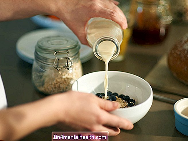 7 prednosti mandljevega mleka - nestrpnost do hrane