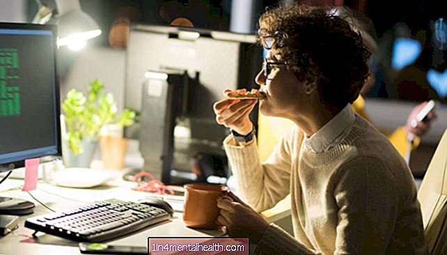 Comer tarde por la noche puede comprometer la salud cardíaca de las mujeres