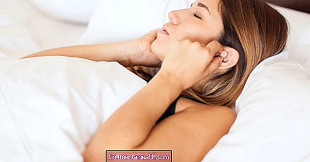 Hvad man skal vide om at sove med ørepropper